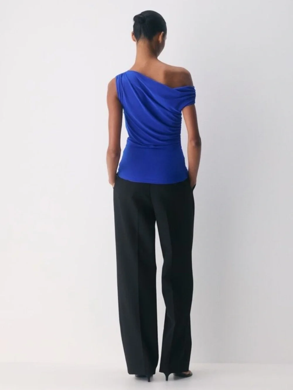 Aritzia Babaton Smooth Matter Gallery Off Shoulder Top Ablaze Blue Medium New - Picture 4 of 9